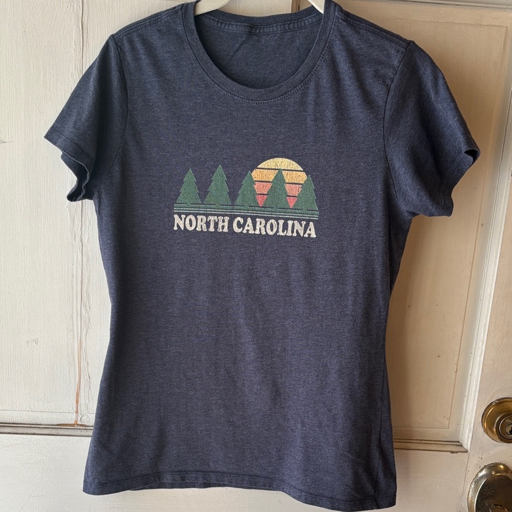 North Carolina Graphic Short Sleeve Tee - Women's Navy